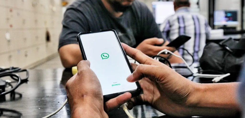 WhatsApp Akan Perkenankan Pemakai Mengganti Topik, Penampilan Jadi Lebih Individual dan MenarikSerf-Dediennesante.com, Jakarta - Program pesan punya Meta, WhatsApp, nampaknya merencanakan untuk memberi kontrol lebih ke pemakai atas beragam feature. Satu diantaranya ialah perjumpaan feature baru WhatsApp yaitu Topik di WhatsApp.